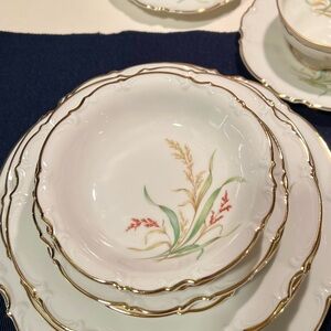 Hutschenreuther Bavaria “Sylvia” Small Bowls (2) – Gold Trim, Vintage China